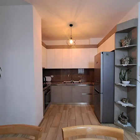 Lux, Don Bosko 公寓 地拉那