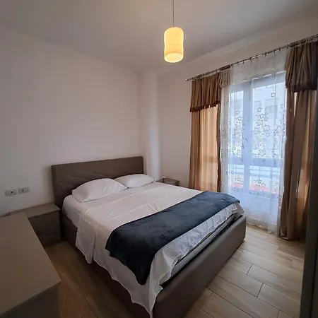 Lux, Don Bosko 地拉那