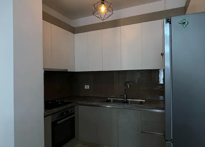 Lux, Don Bosko 地拉那